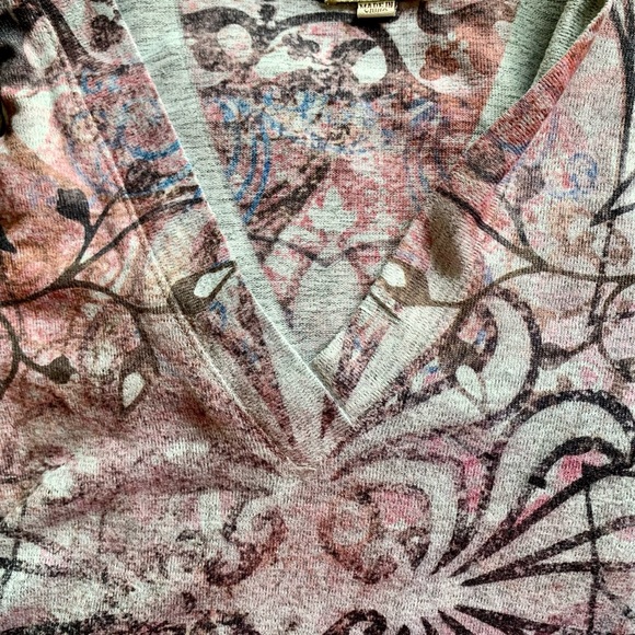 One World Long Sleeve Lightweight Hoodie Sweater - Picture 4 of 6